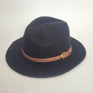 Black felted fedora hat